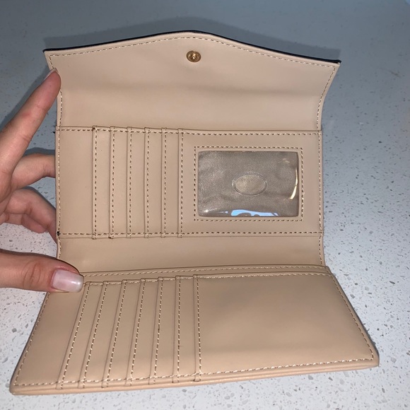 Guess Wallet - Picture 3 of 3